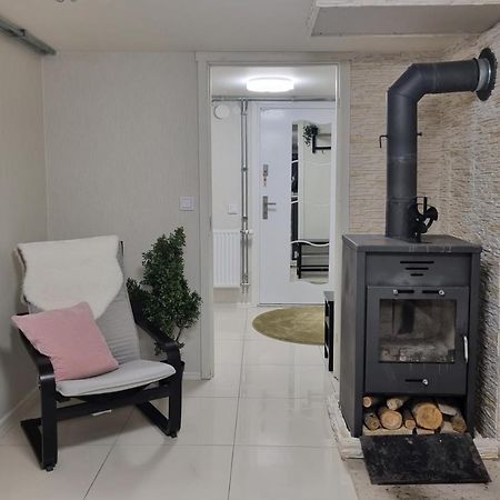 Apartmán Moonlight - Trevlig Kallarlagenhet Broby Exteriér fotografie