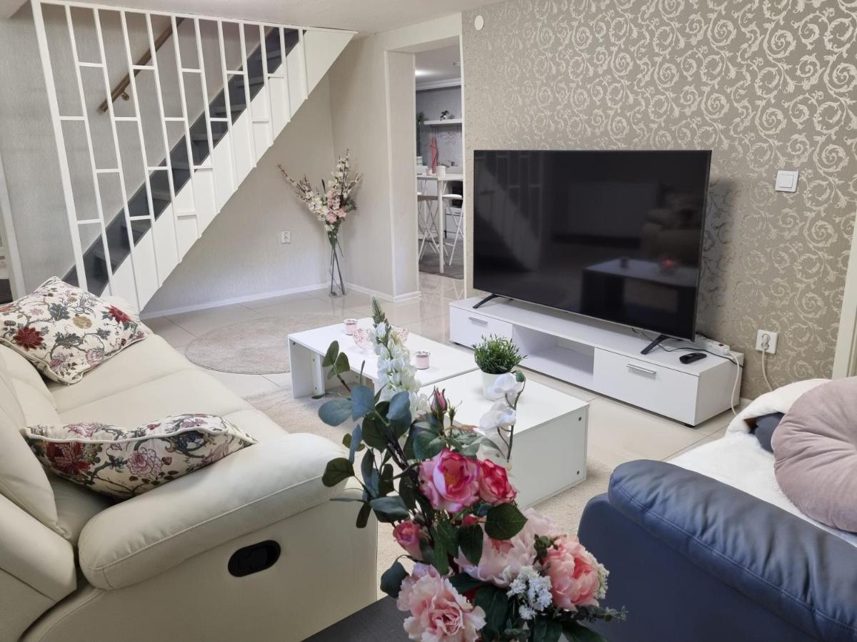 Apartmán Moonlight - Trevlig Kallarlagenhet Broby Exteriér fotografie