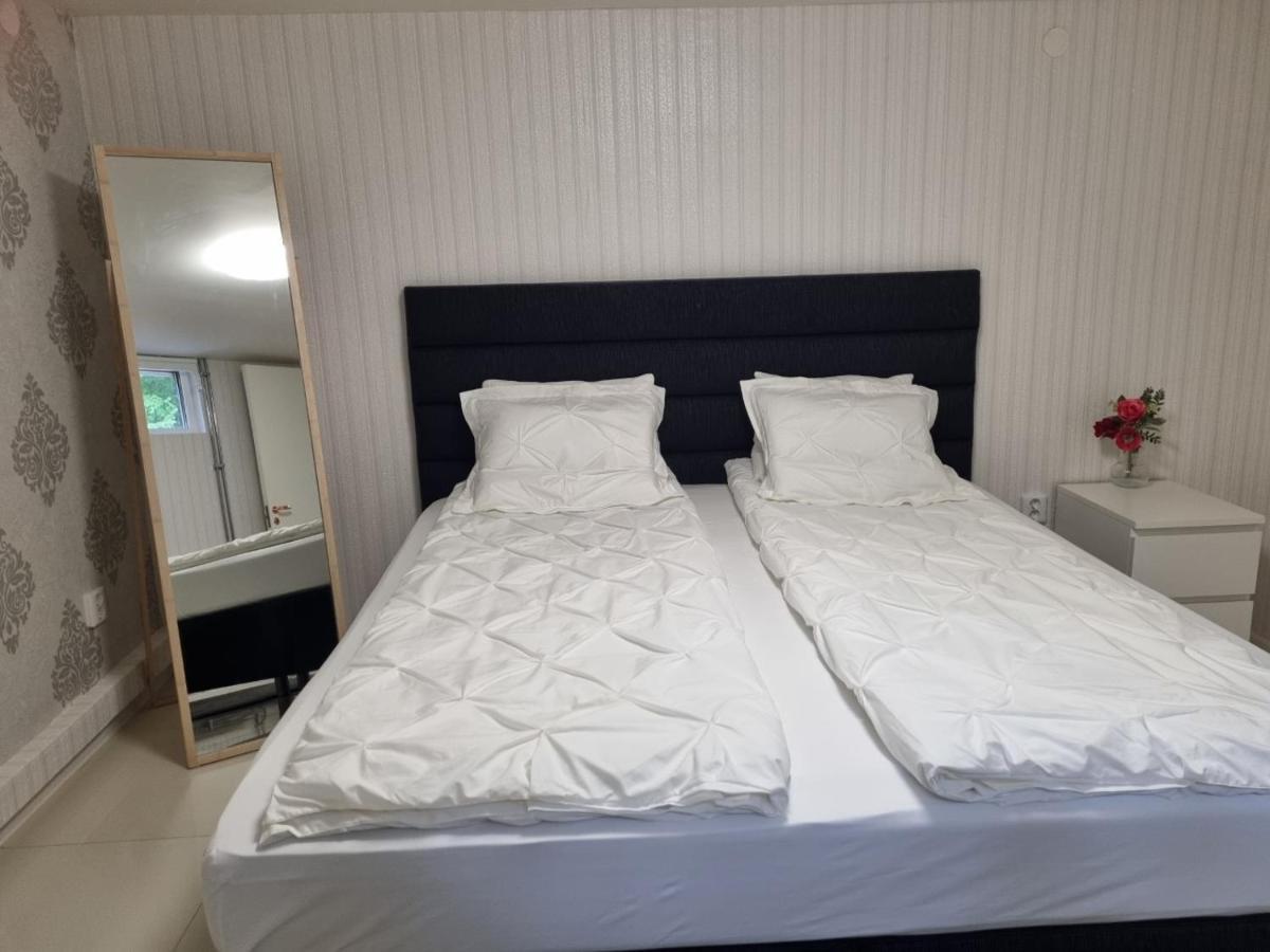 Apartmán Moonlight - Trevlig Kallarlagenhet Broby Exteriér fotografie